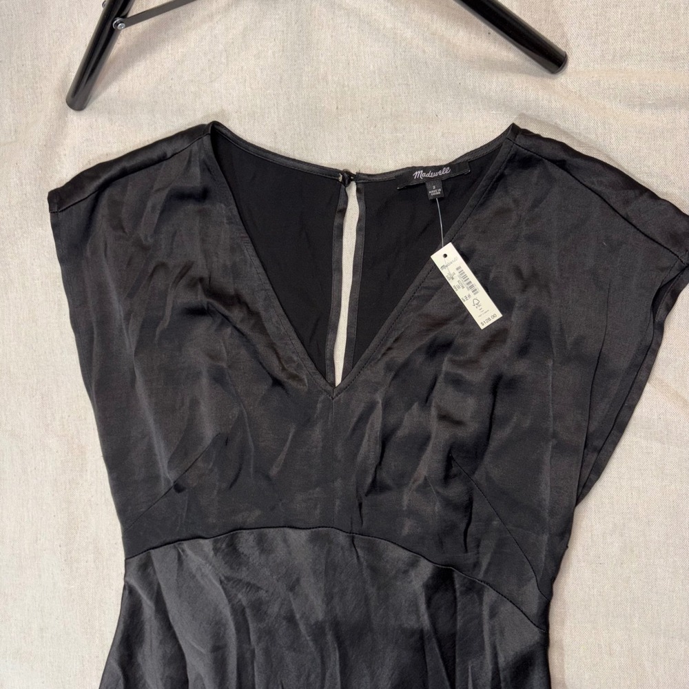 NWT Madewell V-Neck Satin Cap Sleeve Midi Dress Black Size 2 Classic Minimalist - Picture 4 of 10